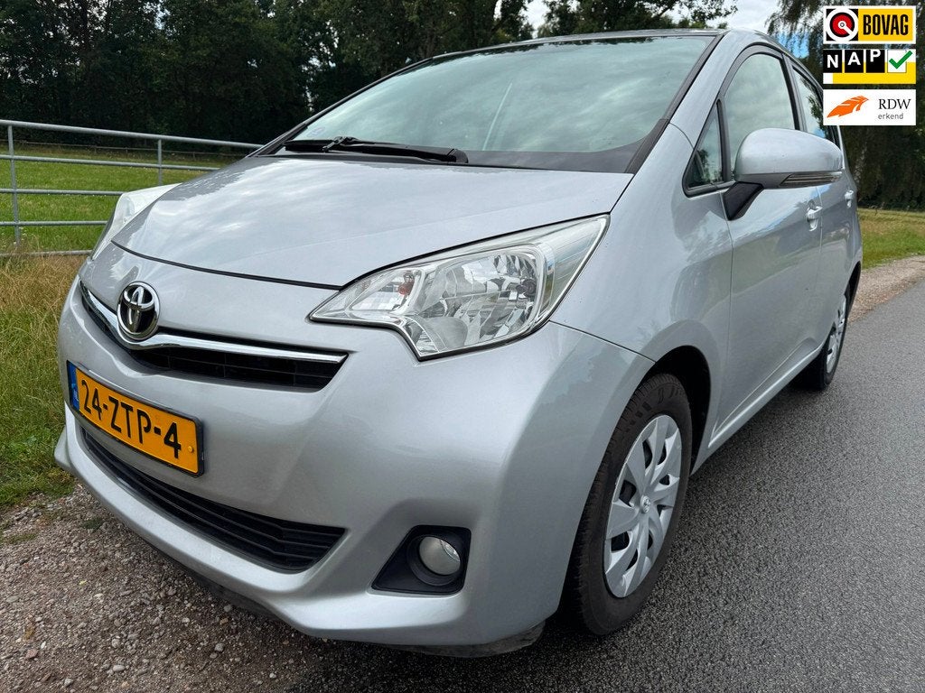 Toyota Verso-S 1.3 VVT-i Aspiration compleet onderhouden|AUT, Auto's, Toyota, Euro 5, Stof, Gebruikt, 4 cilinders