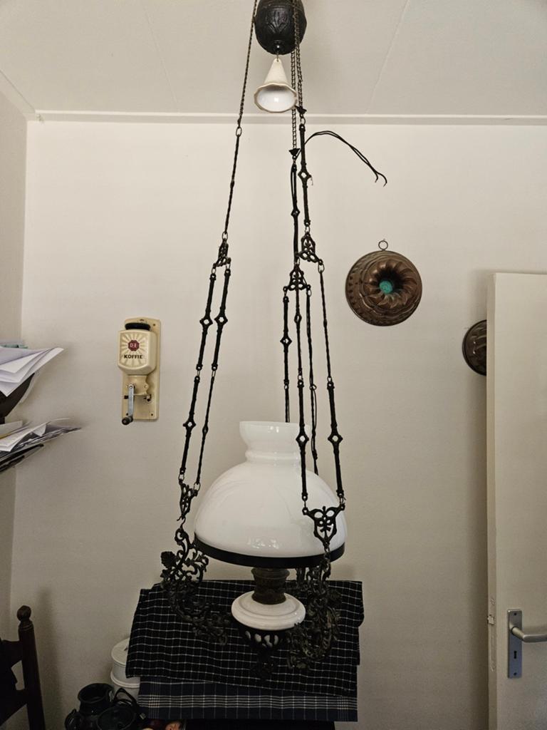 Oude petroleumlamp omgebouwd naar electrisch, Ophalen, Gebruikt