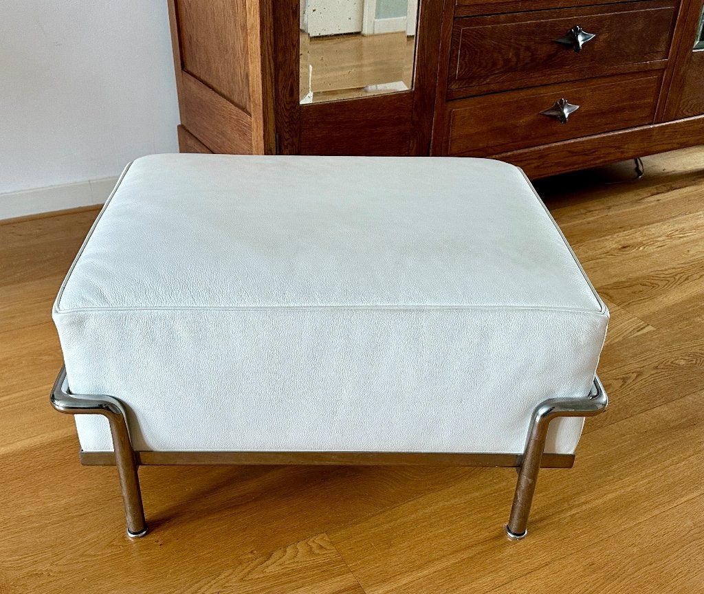 Originele Cassina hocker/ottoman LC2 LeCorbusier, Ophalen, 50 tot 75 cm, Zo goed als nieuw, Leer
