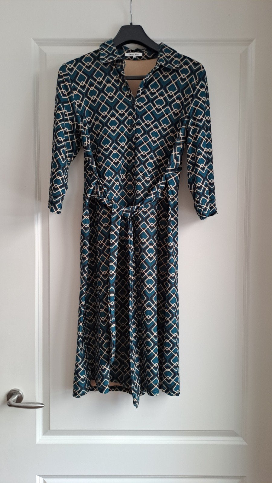 Mooi en warm jurkje van Sweet Miss - Maat L, Kleding | Dames, Meerkleurig, Maat 42/44 (L), Ophalen of Verzenden, Sweet Miss