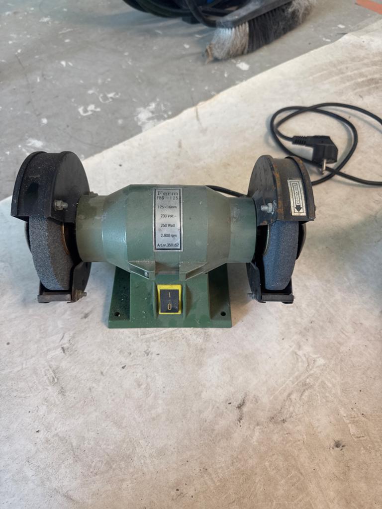Ferm FBG-125 Werkbankslijpmachine 250W, Ophalen of Verzenden, Gebruikt, Minder dan 700 watt, Werkbankslijpmachine