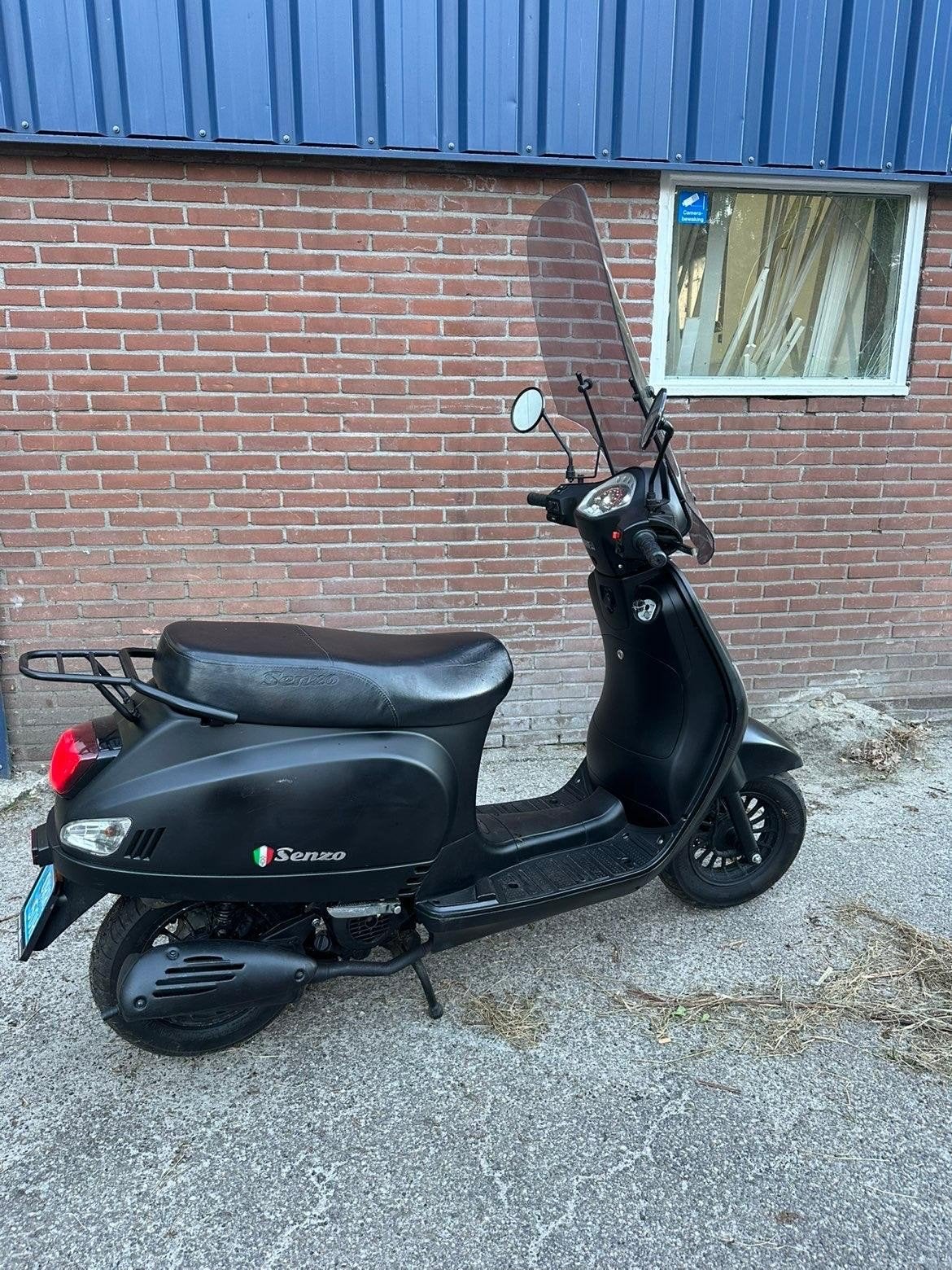 Zwarte Senzo scooter, zo goed als nieuw, Ophalen, Zo goed als nieuw, Benzine, Overige merken