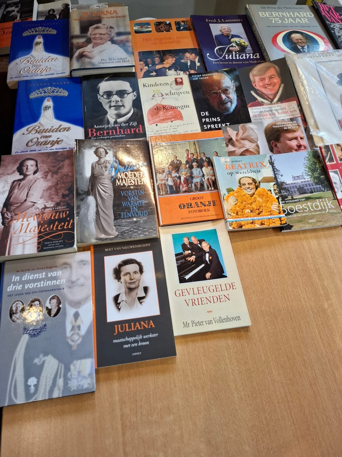 boeken dvd videoband nederlands koningshuis, Verzamelen, Ophalen, Zo goed als nieuw, Nederland, Tijdschrift of Boek