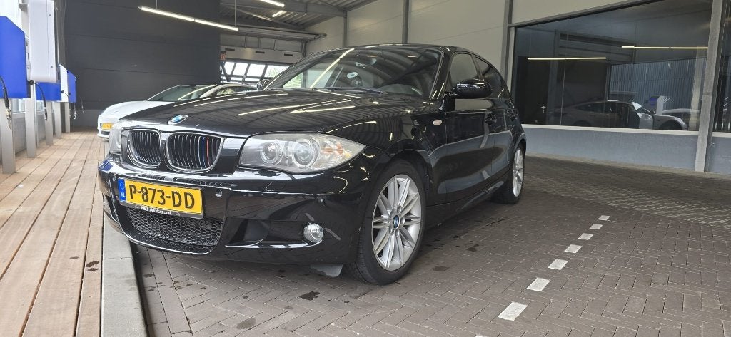 BMW 118i M package Zwart, Auto's, BMW, 1-Serie, Achterwielaandrijving, 1995 cc, Zwart