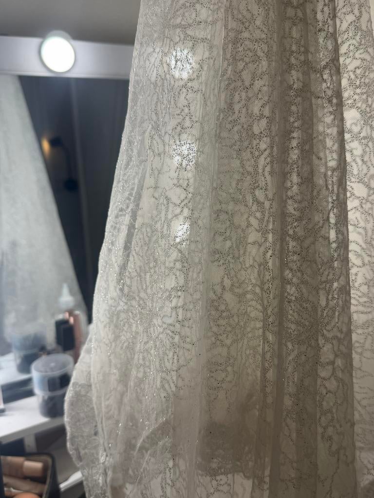 Elegante Bruidssluier met Subtiele Glitters en Bloemmotief, Ophalen of Verzenden, Zo goed als nieuw, Wit, Accessoires