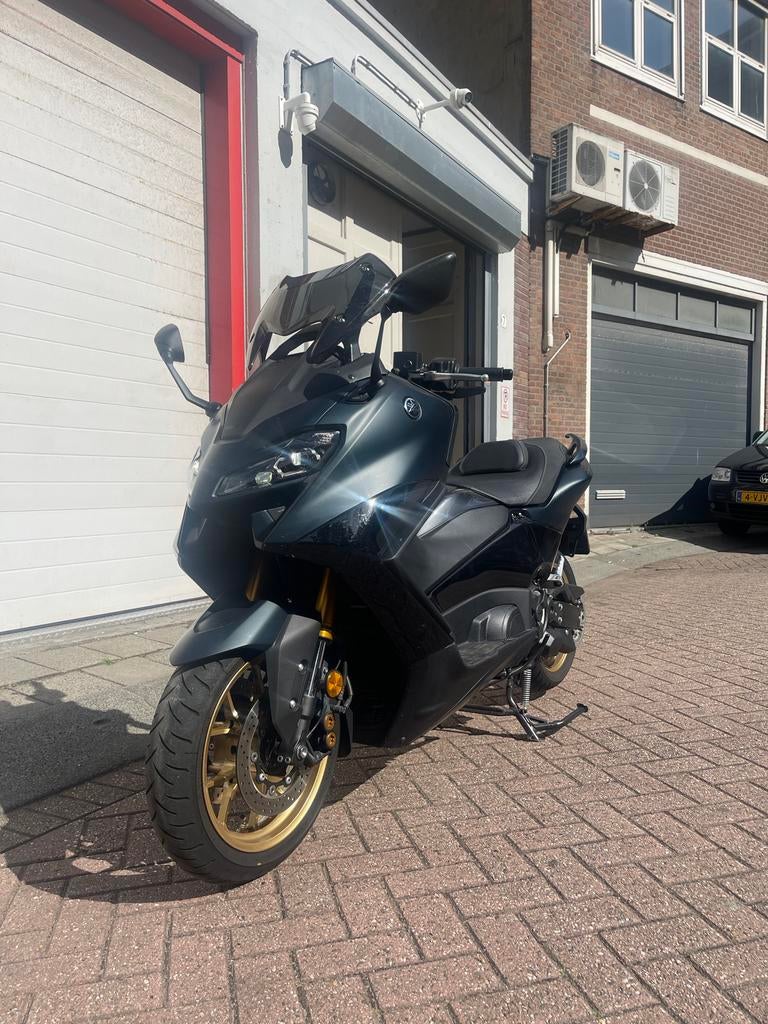 Yamaha TMAX 560 2022 Tech Max met Akrapovic uitlaat, Scooter, Handvatverwarming, 560 cc, Automaat