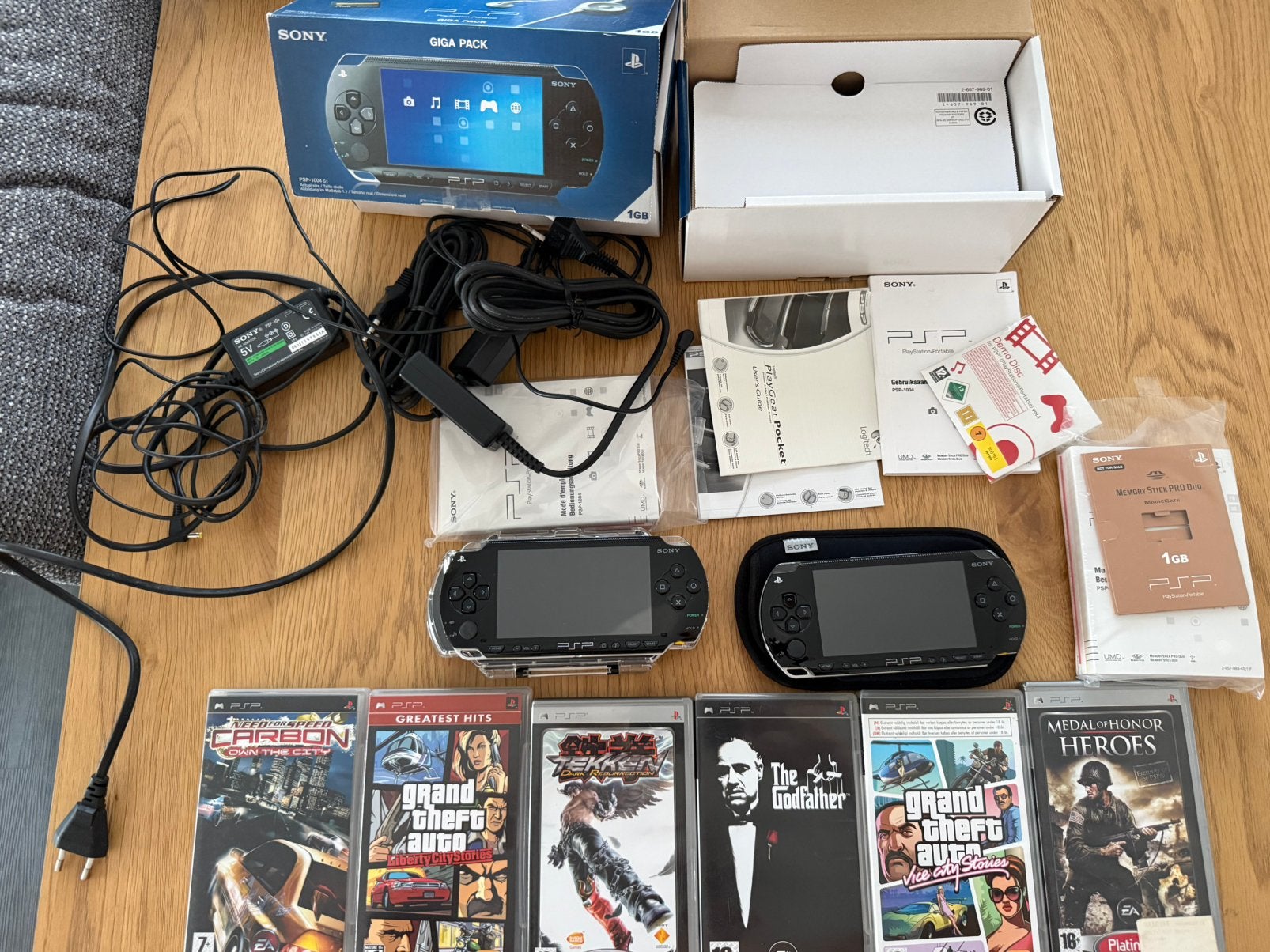PSP 1004 2x compleet in doos met topgames - getest, Spelcomputers en Games, Spelcomputers | Sony PSP, Ophalen of Verzenden, Zo goed als nieuw