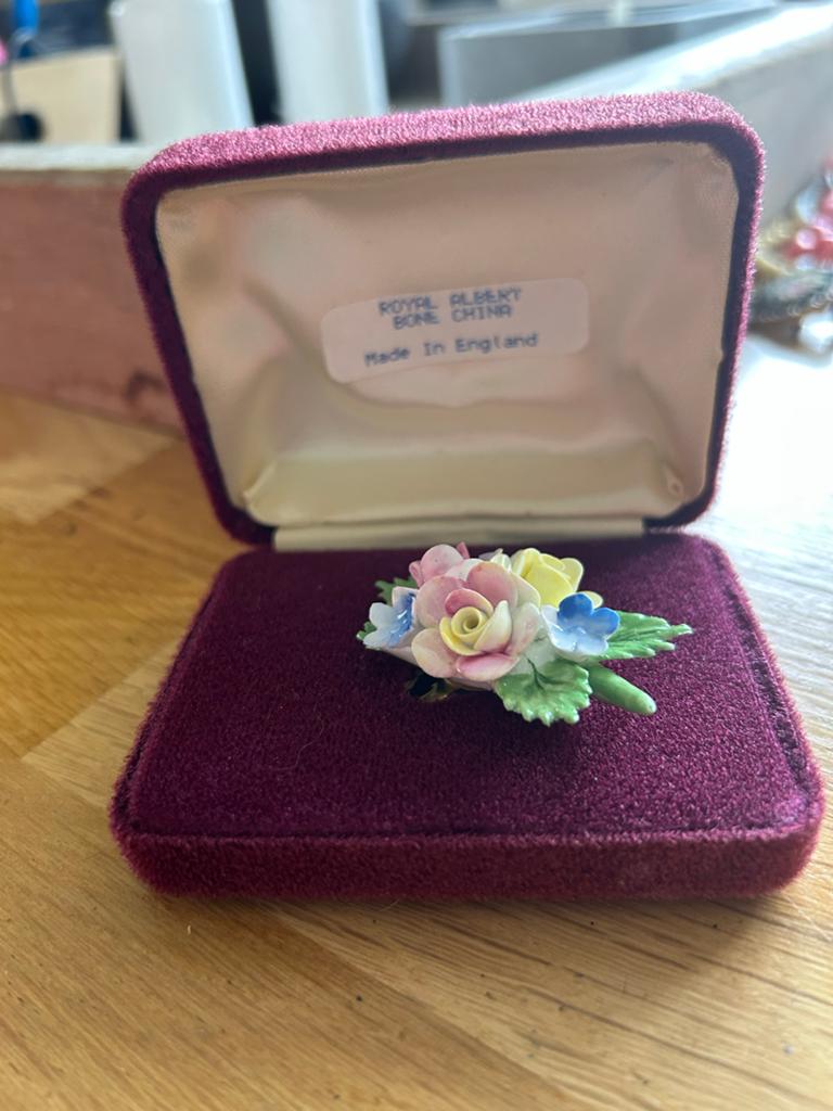 Royal Albert Bone China Bloemen Broche - Made in England, Antiek en Kunst, Antiek | Kleding en Accessoires, Ophalen of Verzenden