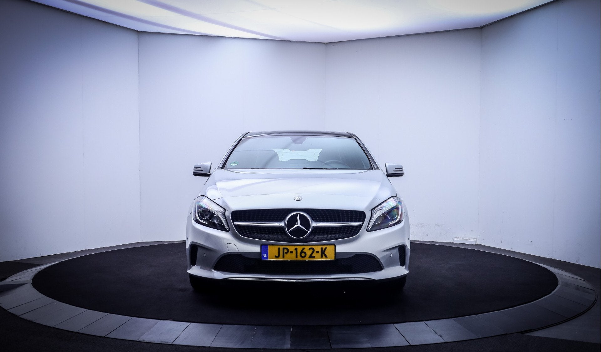 Mercedes-Benz A-Klasse 160 Aut. Ambition PANO | FULL LED | N, Dealer onderhouden, Gebruikt, 4 cilinders, Leder en Stof