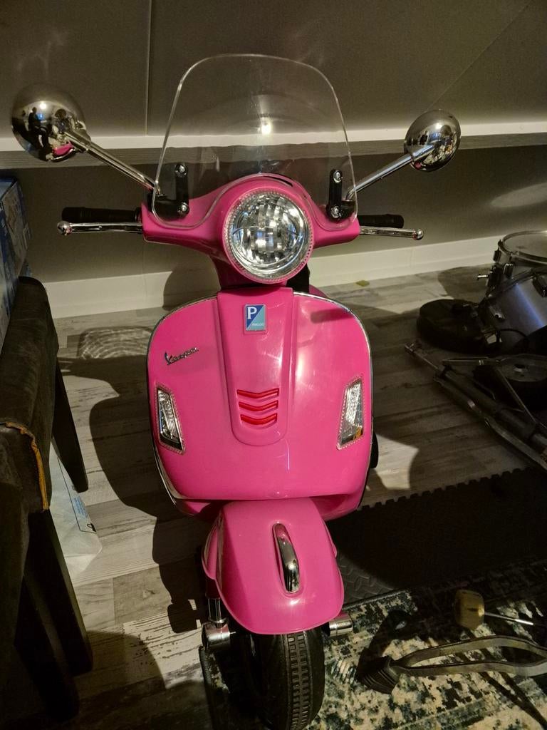 Vespa Scooter GTS DELUX 12Volt Roze, Kinderen en Baby's, Speelgoed | Buiten | Voertuigen en Loopfietsen, Ophalen, Gebruikt, Overige typen