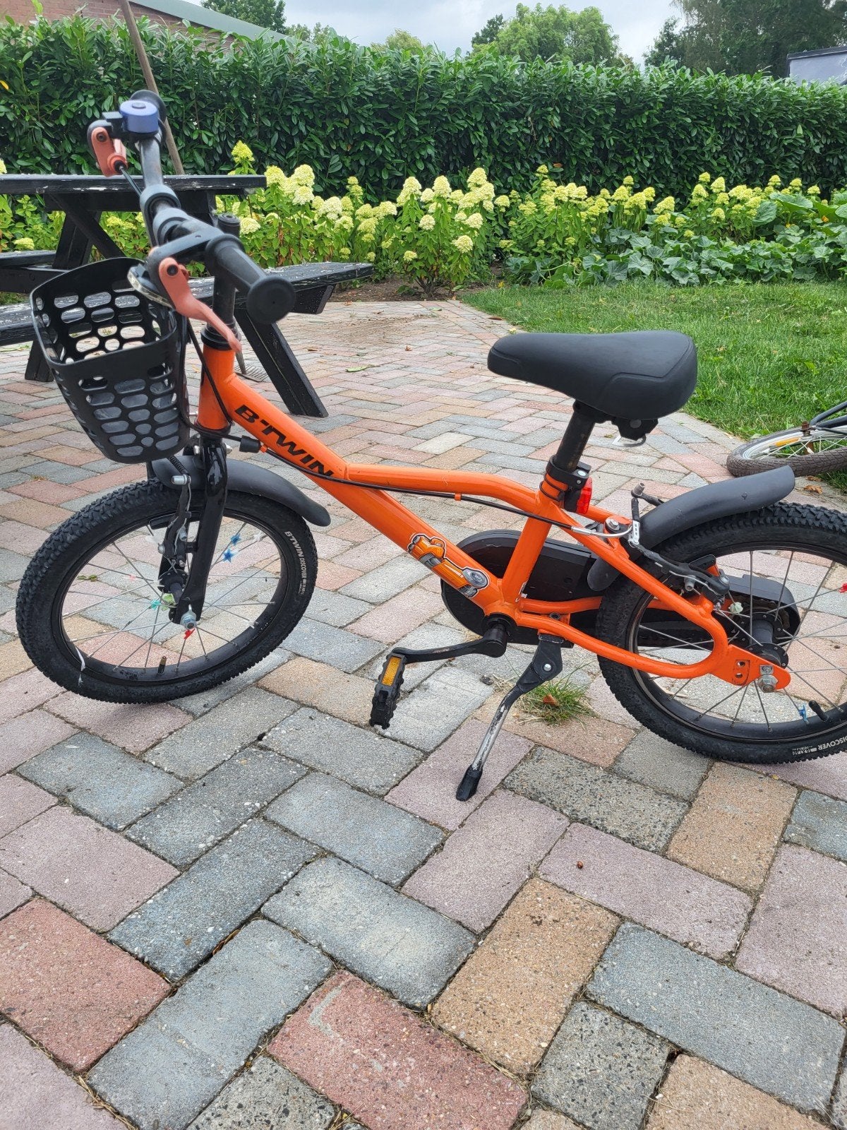 B'Twin kinderfiets 16 inch - Oranje, Velgrem, Ophalen of Verzenden, B'Twin, 16 tot 20 inch
