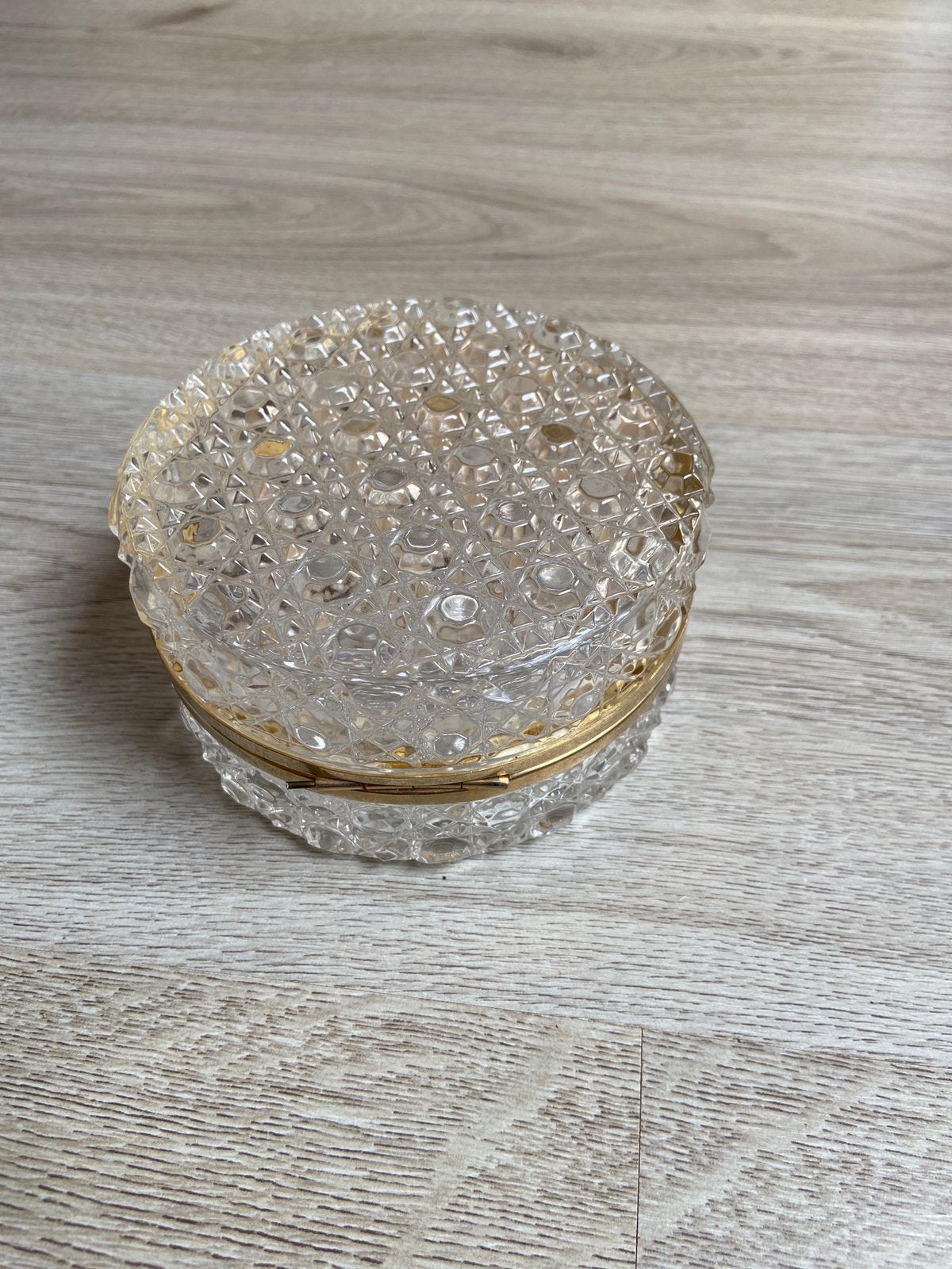 Mooie bonbon doos van prachtig motief glas, Ophalen