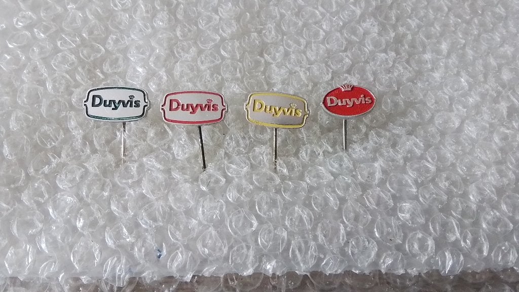 4 verschillende speldjes duyvis, Verzamelen, Speldjes, Pins en Buttons, Ophalen of Verzenden, Zo goed als nieuw, Overige onderwerpen