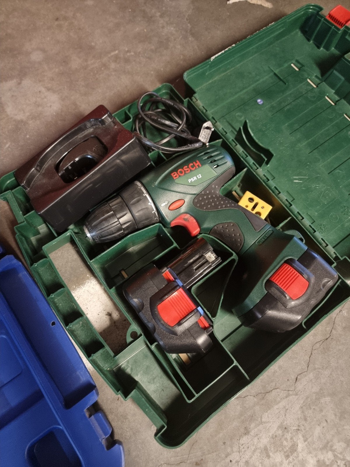 Bosch PSR 12 Accuboormachine met lader en 2 accu's, Ophalen of Verzenden