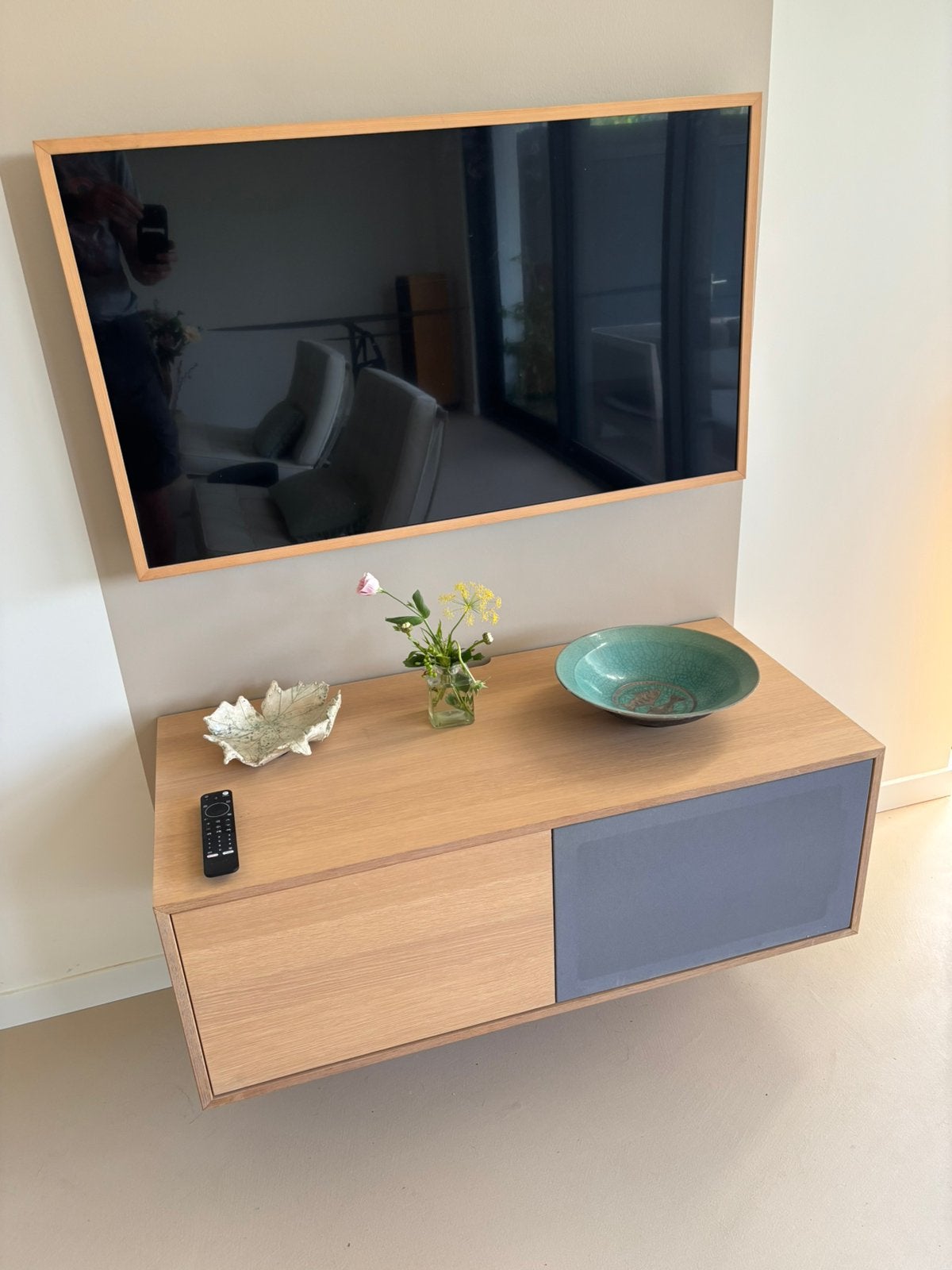 Bolia TV-meubel/wandkastje eikenhout, Ophalen, 100 tot 150 cm, Eikenhout, Nieuw