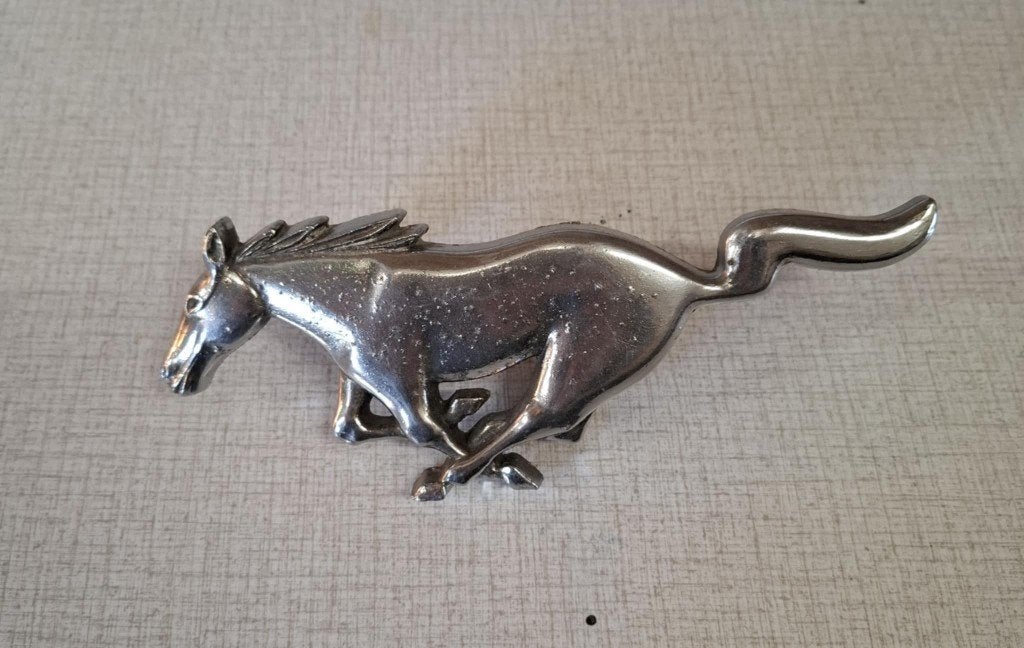 oud ford mustang grill embleem paard, Verzenden, Gebruikt, Auto's