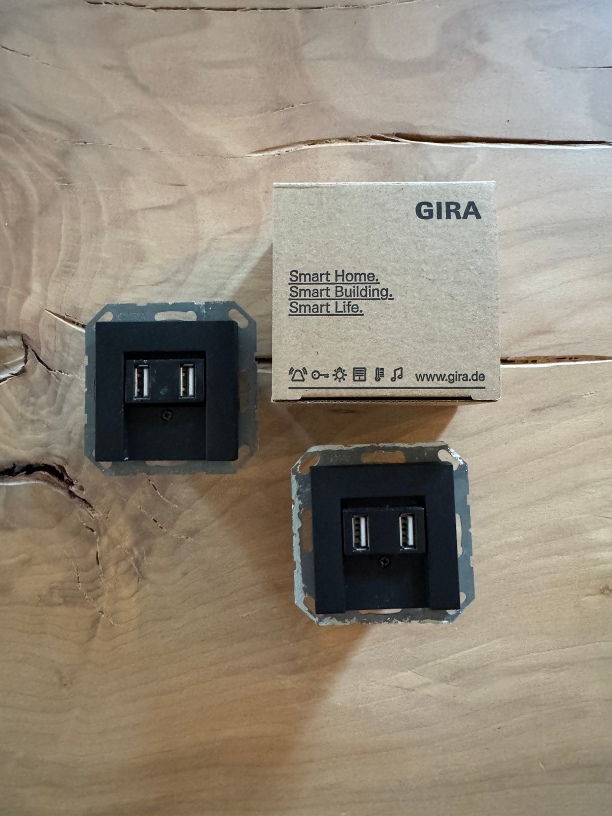 Gira System 55 USB-lader dubbel USB-A mat zwart – 2 stuks, Ophalen of Verzenden, Zo goed als nieuw