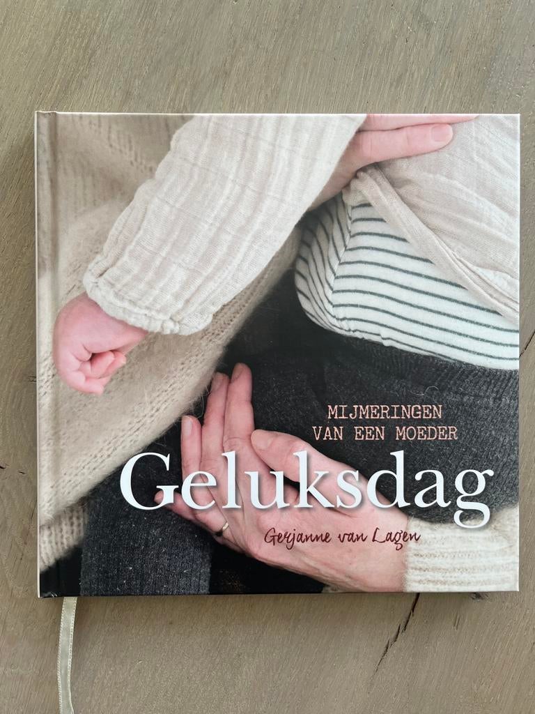 Geluksdag: Mijmeringen van een moeder, Ophalen of Verzenden, Zo goed als nieuw, Eén auteur