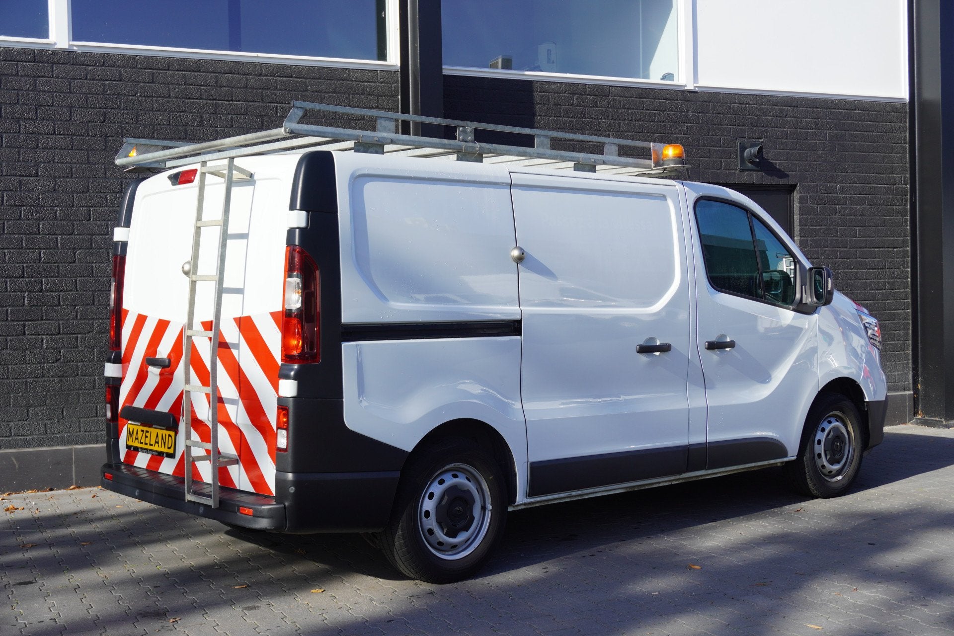 Renault Trafic 2.0 Blue dCi 130PK - Airco - Navi - Cruise -, Voorwielaandrijving, Gebruikt, Zwart, 4 cilinders