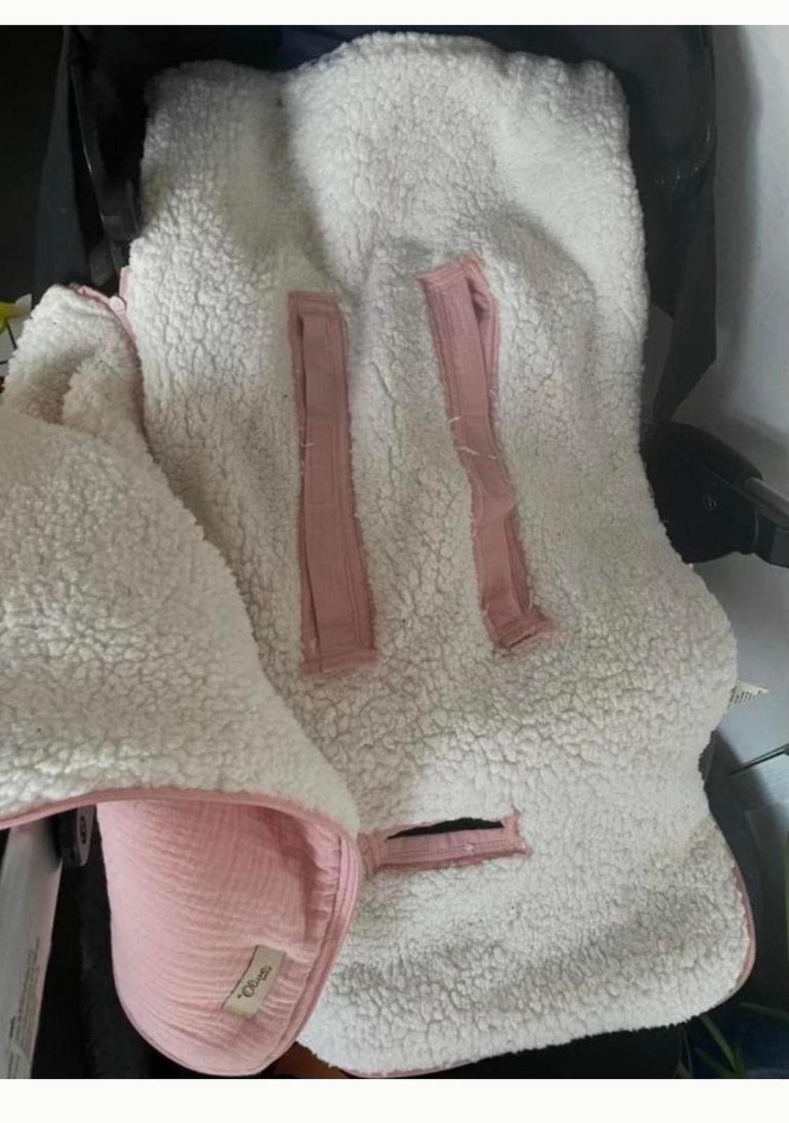 Voetenzak heerlijk zacht voor Maxi-Cosi roze Olive & Baby, Overige merken, Autogordel, Ophalen of Verzenden, Zo goed als nieuw