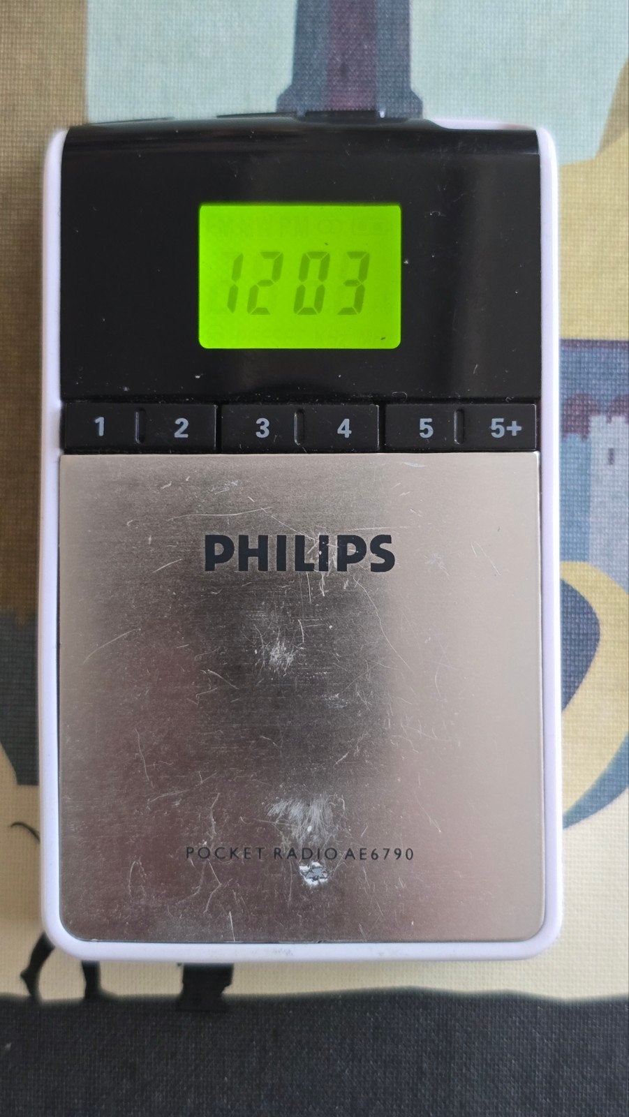 Philips AE6790 Pocket Radio (FM/MW digitaal), Ophalen