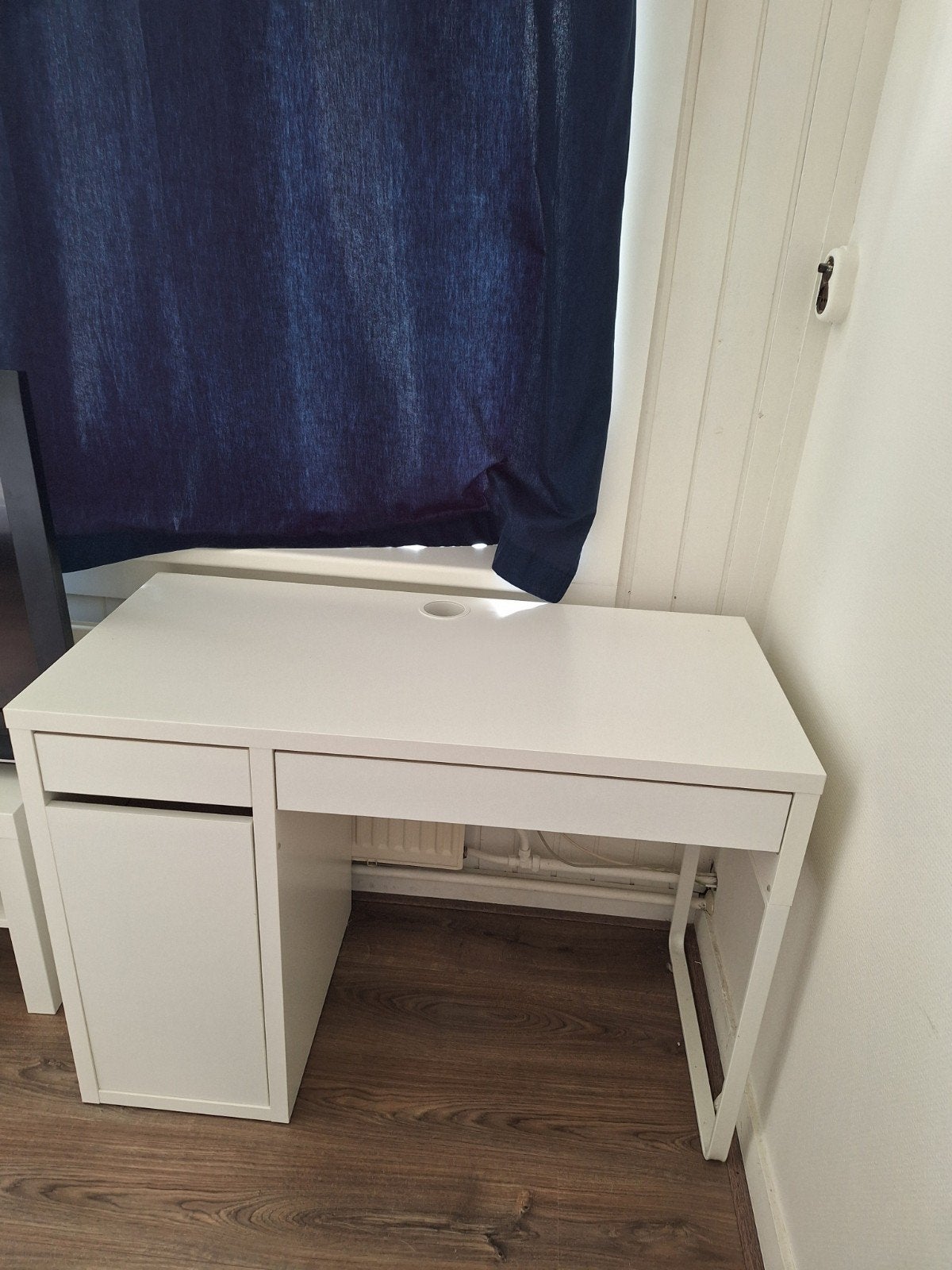 Wit IKEA MICKE bureau met lade en kastje, Ophalen, Met lades, Gebruikt, Spaanplaat of MDF