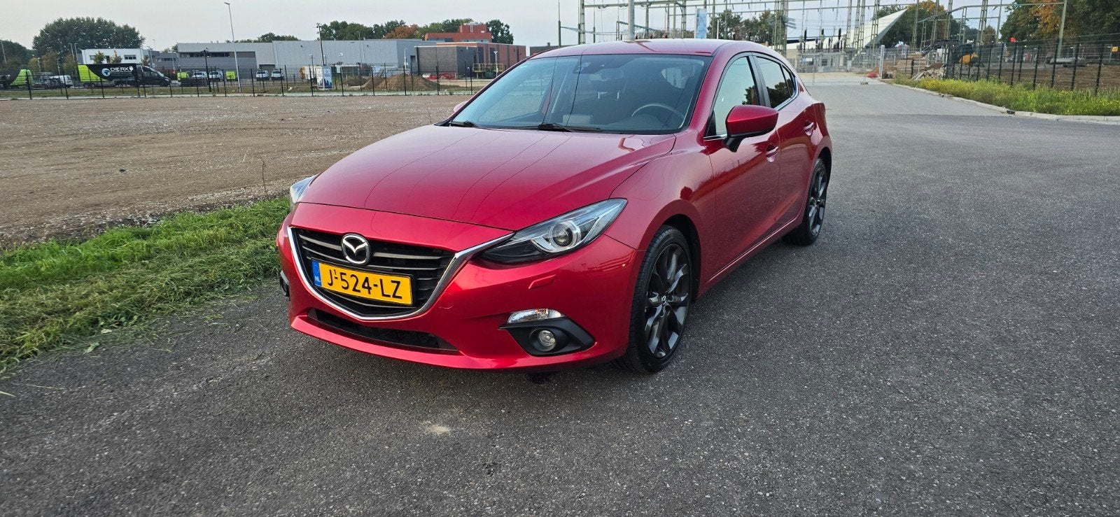 Mazda 3 2.0 Skyactiv-g 120pk 2016 Rood, Auto's, Voorwielaandrijving, 1998 cc, 4 cilinders, Geïmporteerd