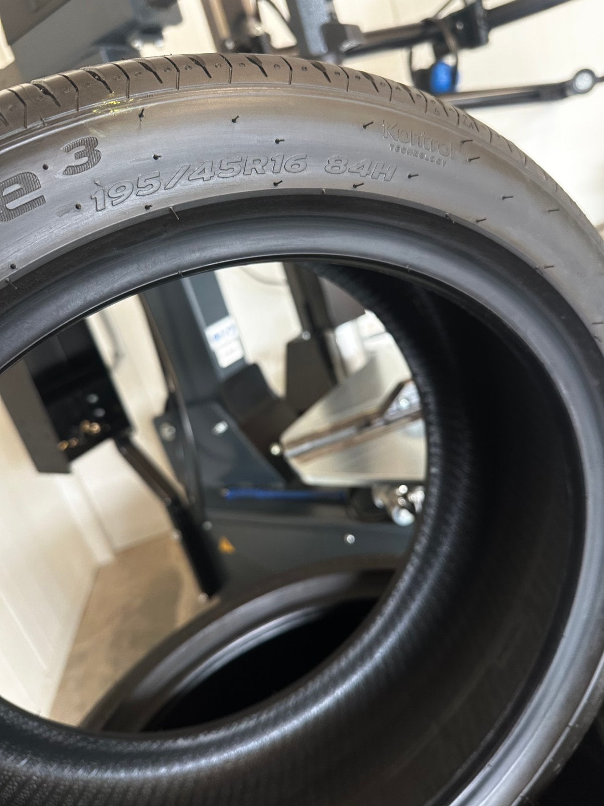 4 Stuks Hankook 195 45 16 Zomerbanden Inclusief Montage, Auto-onderdelen, Banden en Velgen, Nieuw, Ophalen of Verzenden, Personenwagen
