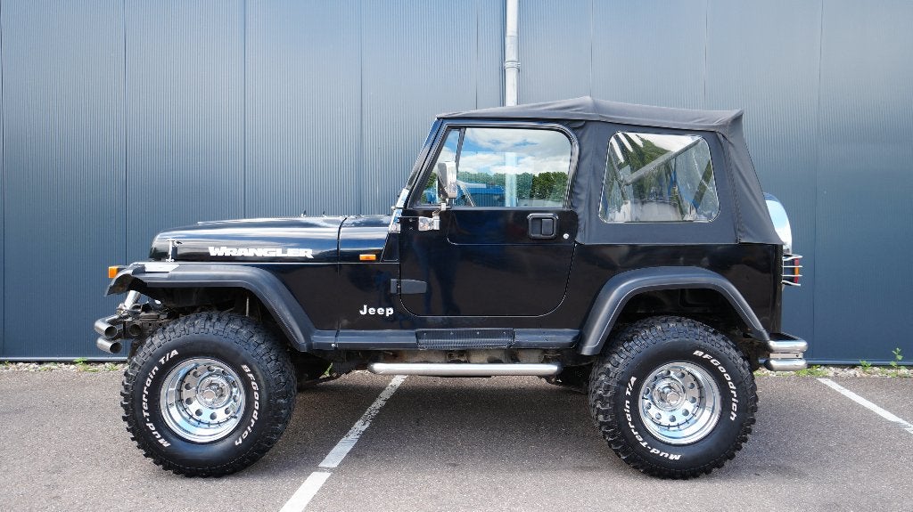 Jeep Wrangler YJ 4.0 I Softtop AUT 4WD E2 1993 Zwart Cabrio, 450 kg, 1520 kg, 4 stoelen, 2500 kg