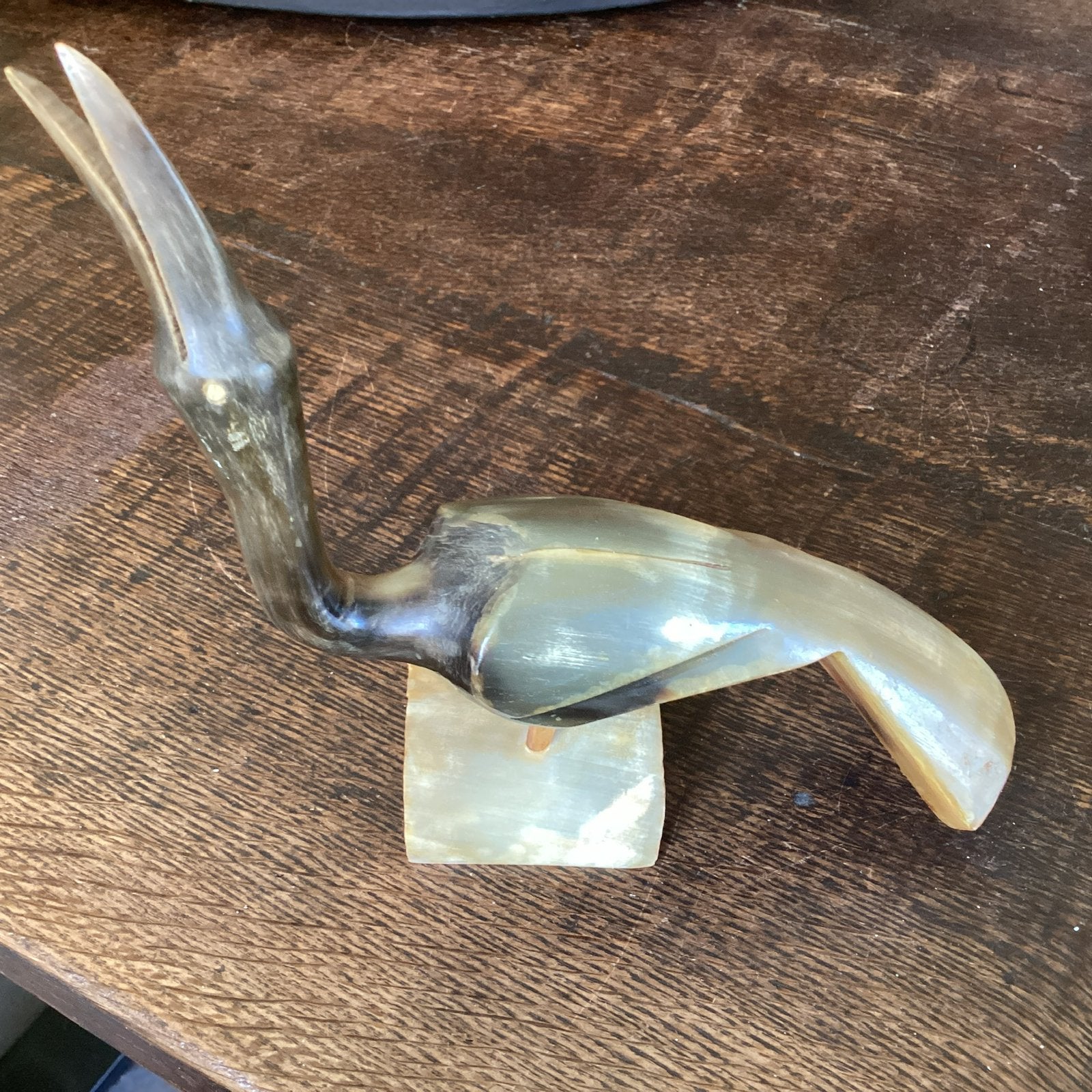 Prachtige vogel uit een hoorn gesneden, Verzamelen, Beelden en Beeldjes, Ophalen of Verzenden, Zo goed als nieuw, Dier