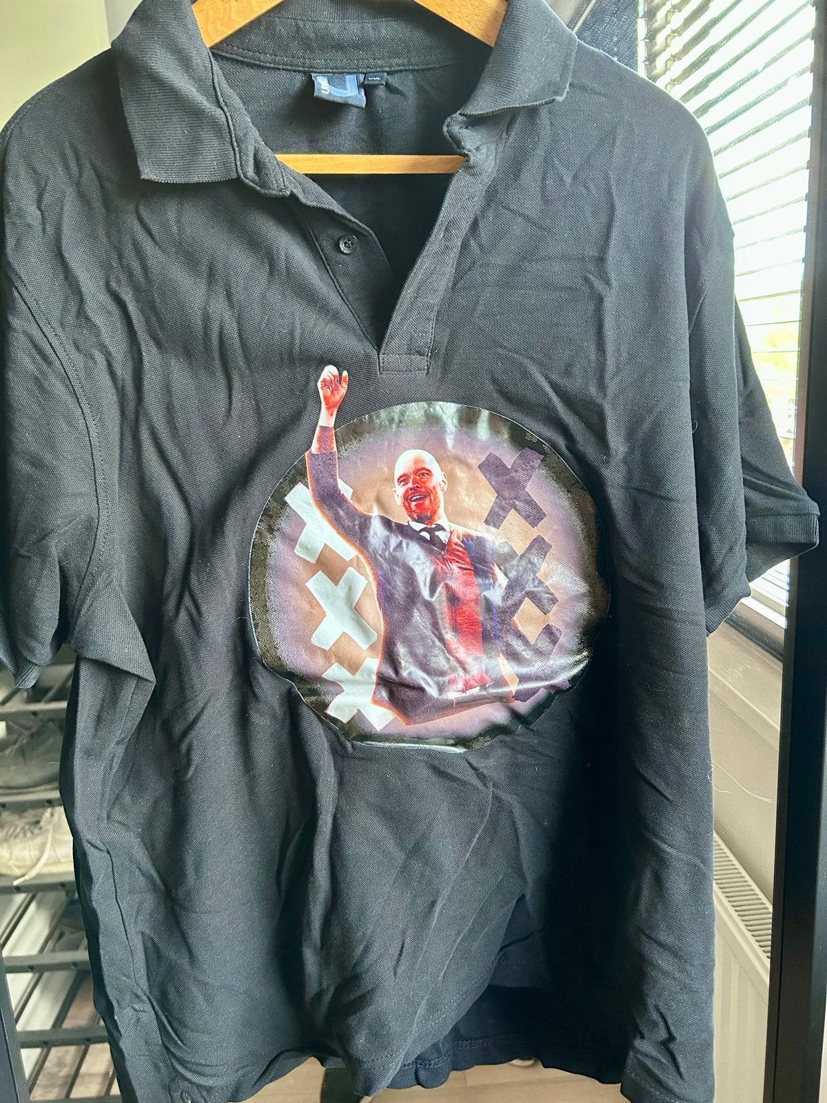 Ajax kampioenspolo met Erik ten Hag print - Maat L, Ophalen of Verzenden, Gedragen, Maat 52/54 (L), Zwart