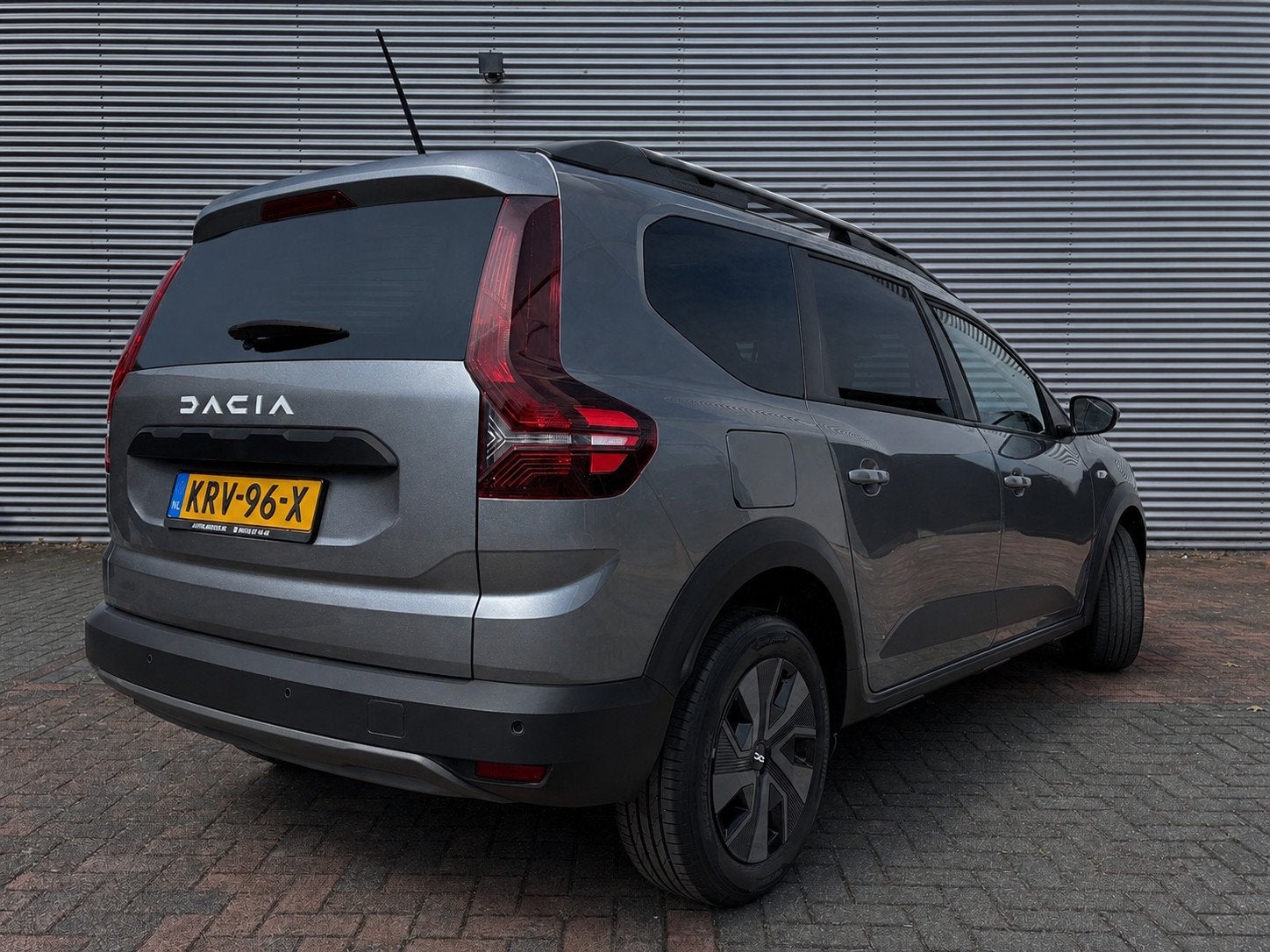 Dacia Jogger 1.0 TCe Carplay Cruise Led navi Camera BJ 2024, Auto's, Voorwielaandrijving, Stof, Zwart, Met garantie (alle)