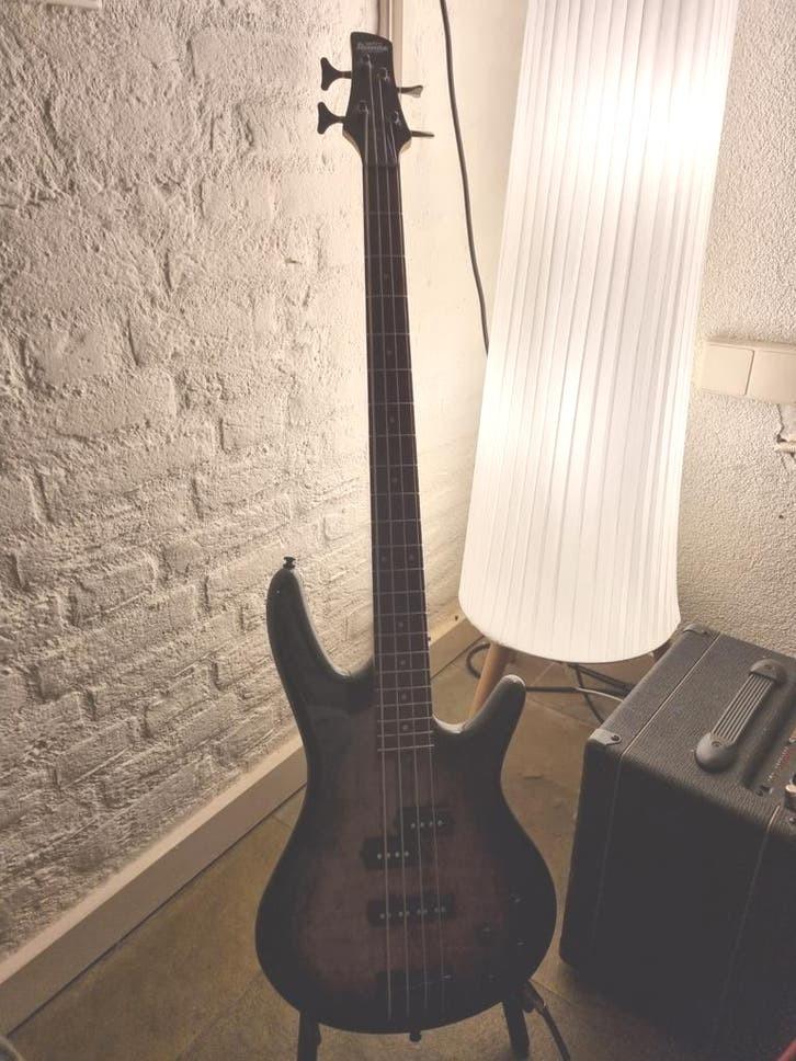 Ibanez basgitaar met Orange Crush Bass 25 versterker, Ophalen