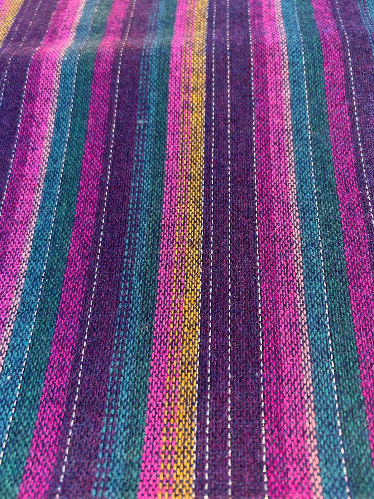 Paarse stof met zilveren draad, retro stijl, Hobby en Vrije tijd, Stoffen en Lappen, Overige materialen, Gebruikt, 120 cm of meer