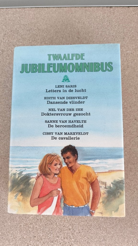Twaalfde Jubileumomnibus - Leni Saris e.a., Boeken, Ophalen of Verzenden, Gelezen, Leni Saris, Edith van Diesveldt, Nederland
