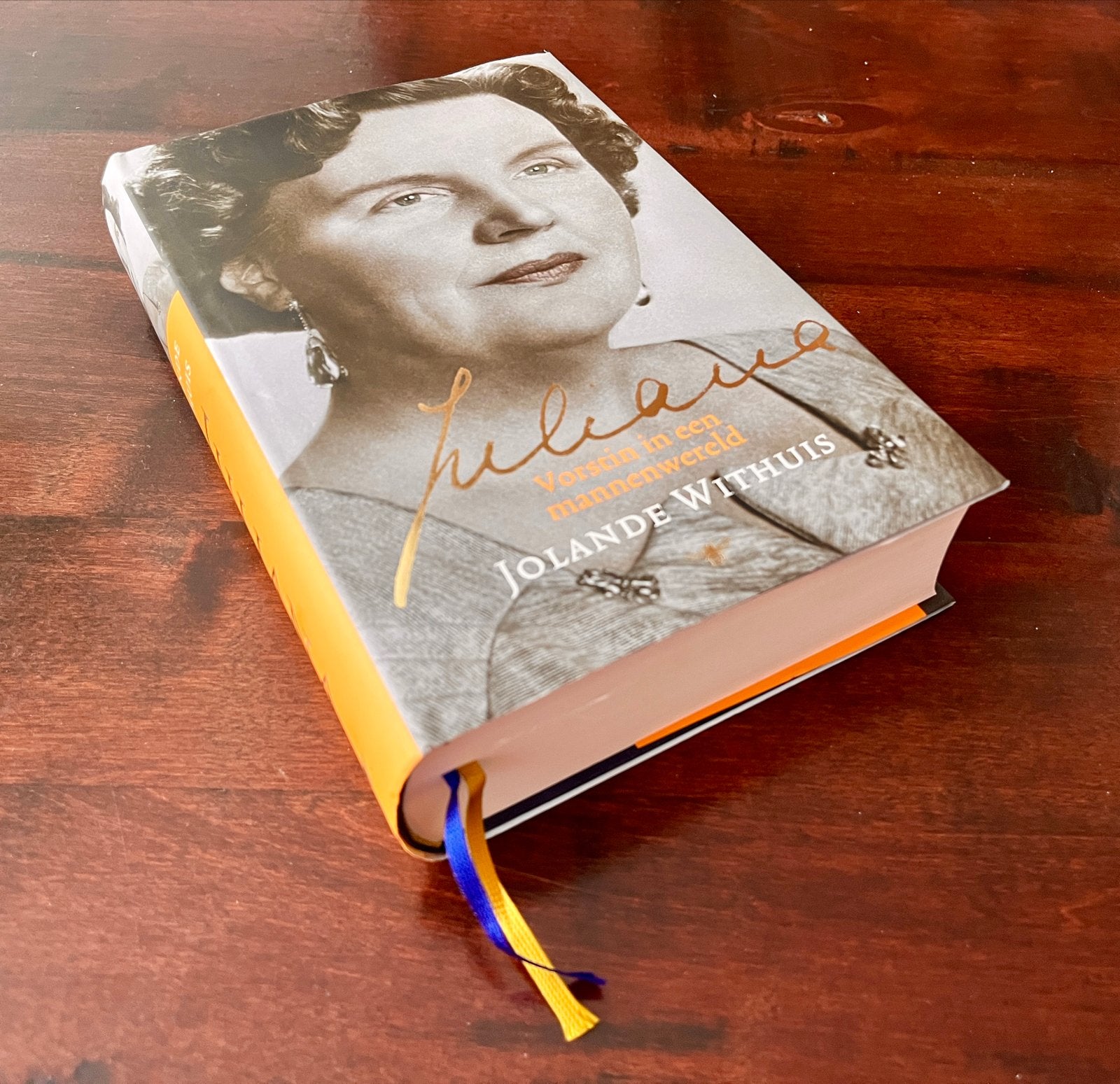 In nieuwstaat: Juliana, Vorstin in een mannenwereld, Boeken, Ophalen of Verzenden, Nieuw, Politiek