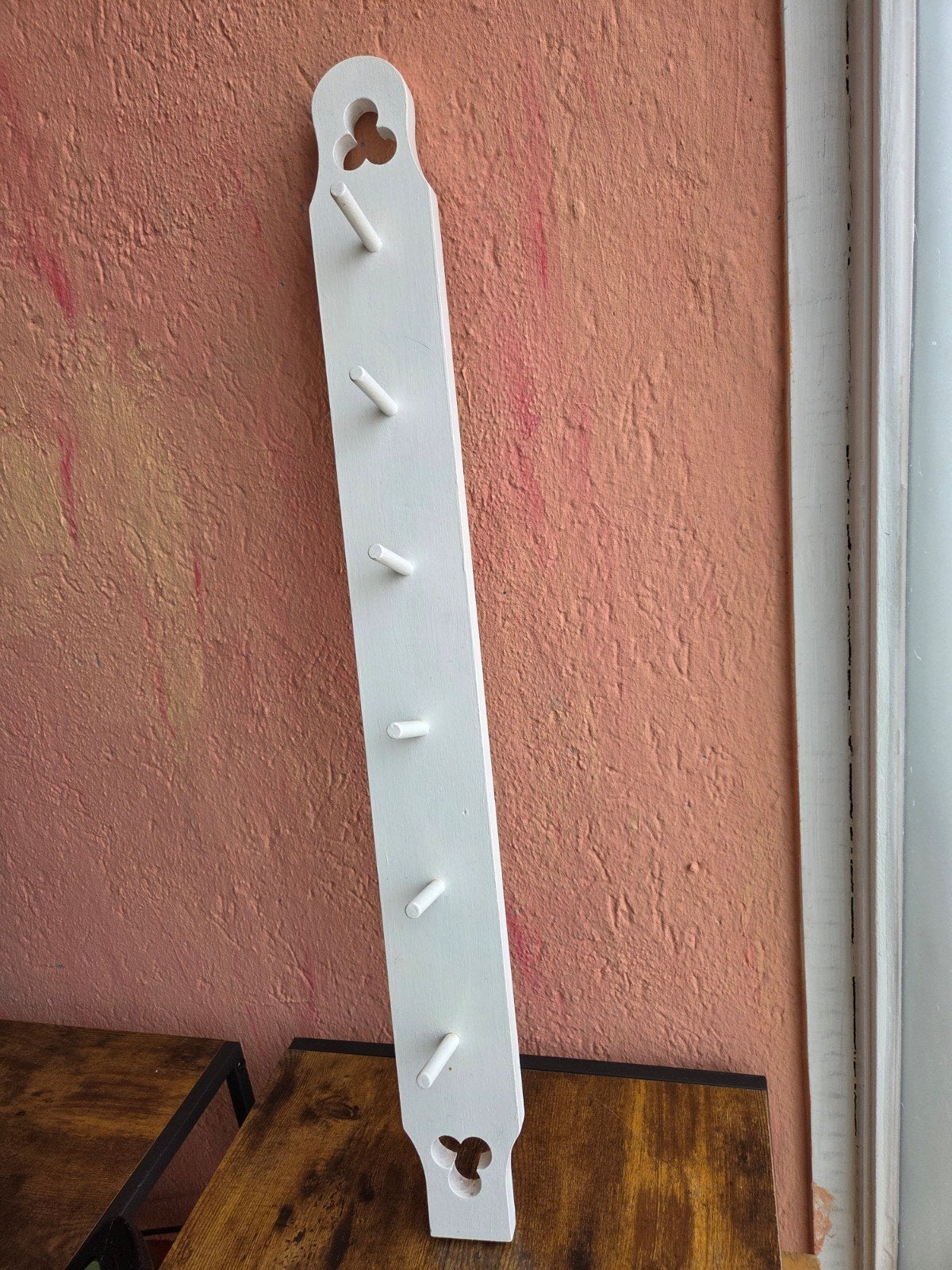 Wit houten wandrekje / kopjesrek, Ophalen, Gebruikt, Minder dan 150 cm, Minder dan 100 cm