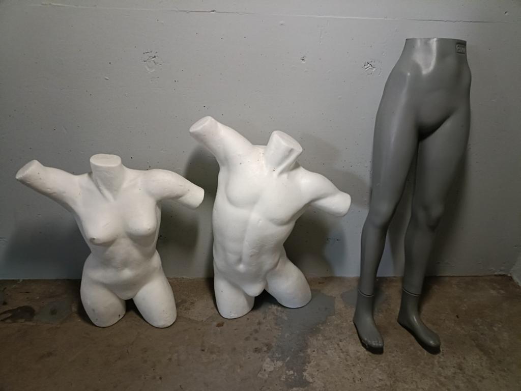 Paspoppen 2 torso's (man/vrouw) en 1 benen (vrouw), Ophalen