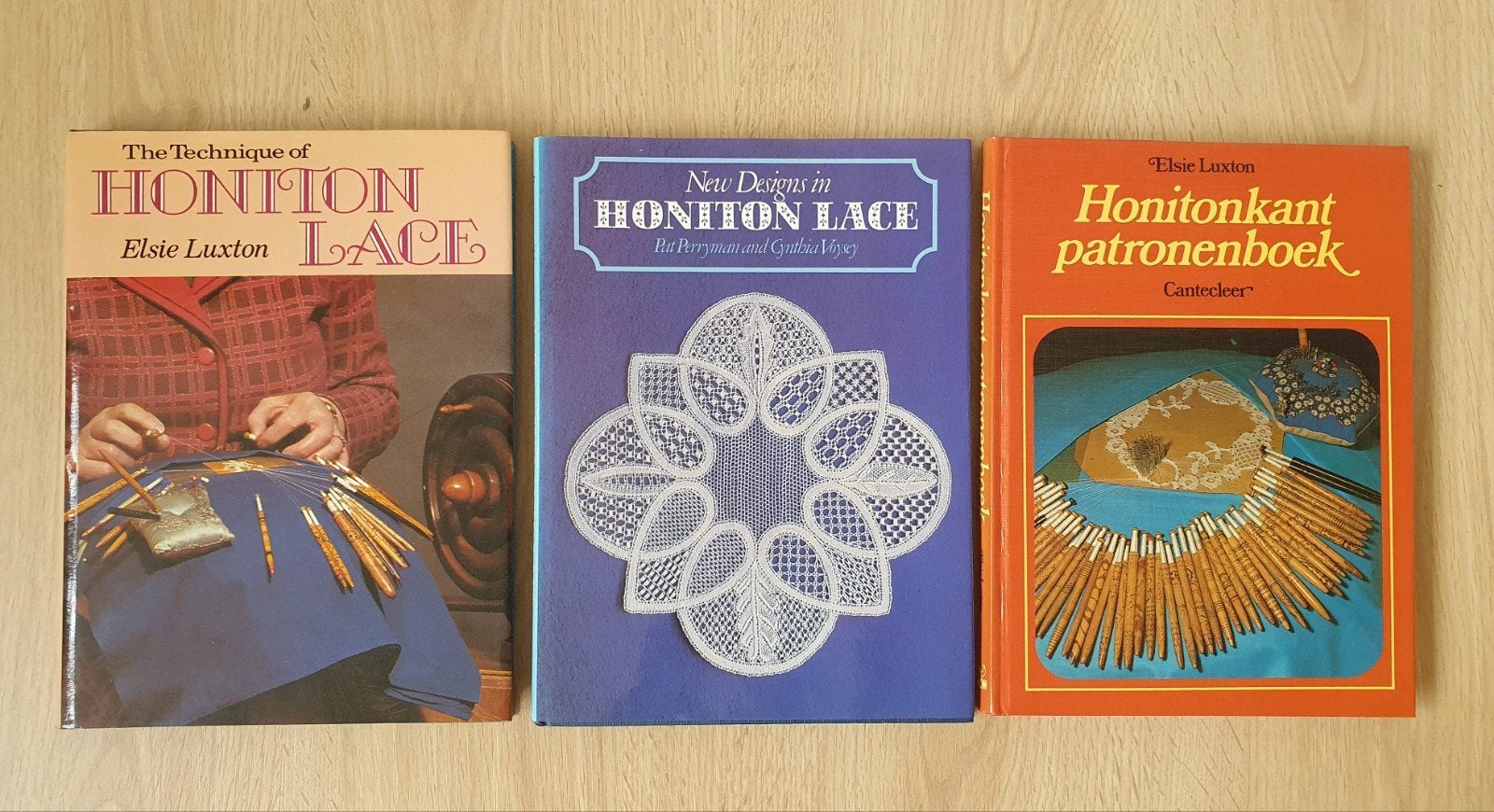 Drie boeken Honiton kant, Ophalen of Verzenden, Zo goed als nieuw, Overige onderwerpen