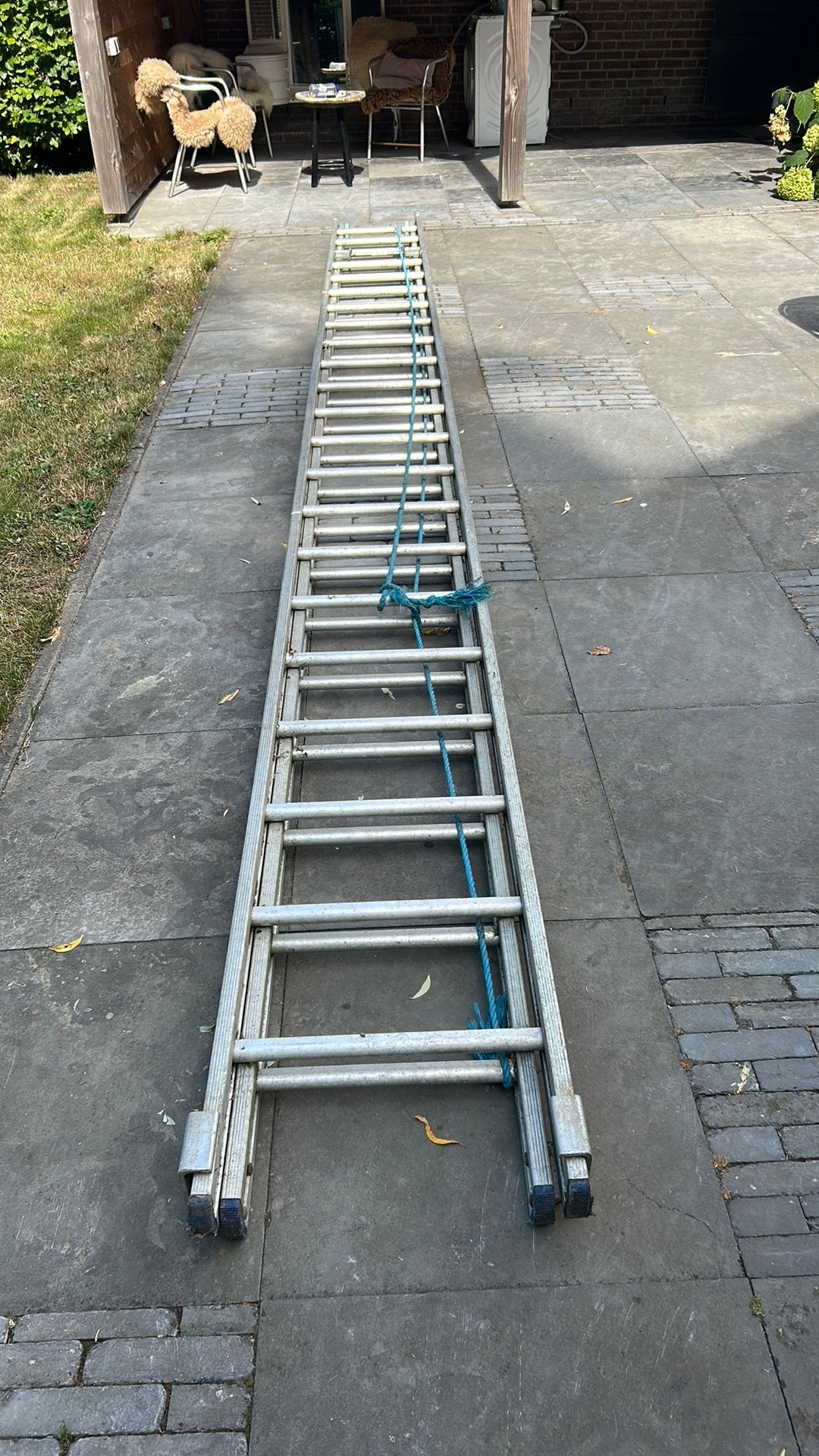 12 meter 2 delen met trektouw en gevel wielen, Doe-het-zelf en Verbouw, Ladders en Trappen, Ophalen, Zo goed als nieuw, Ladder