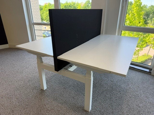 Foto 12 van Elektrische zit-sta duo-bureau met kabelgoot, verdeler, 21st
