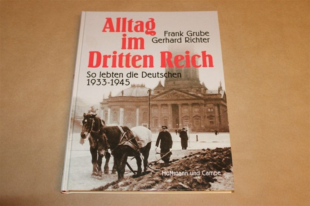 Alltag im Dritten Reich — Dagelijks Leven 1933-1945 WO2, Ophalen of Verzenden, Gelezen, Europa