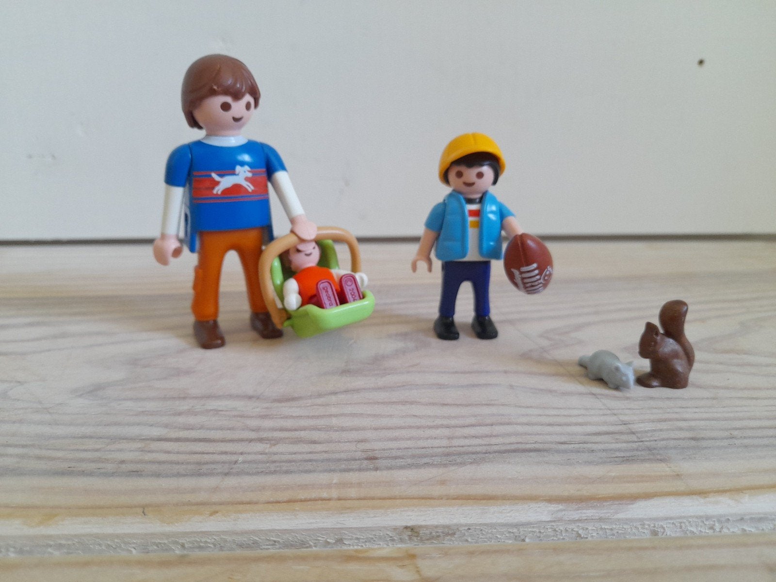 Playmobil Familie met baby, eekhoorn en accessoires, Ophalen of Verzenden, Zo goed als nieuw, Jongen of Meisje