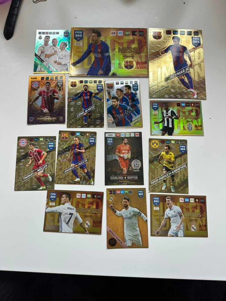 Panini FIFA 365 kaarten – top spelers & limited editions, Ophalen of Verzenden, Zo goed als nieuw, Meerdere plaatjes