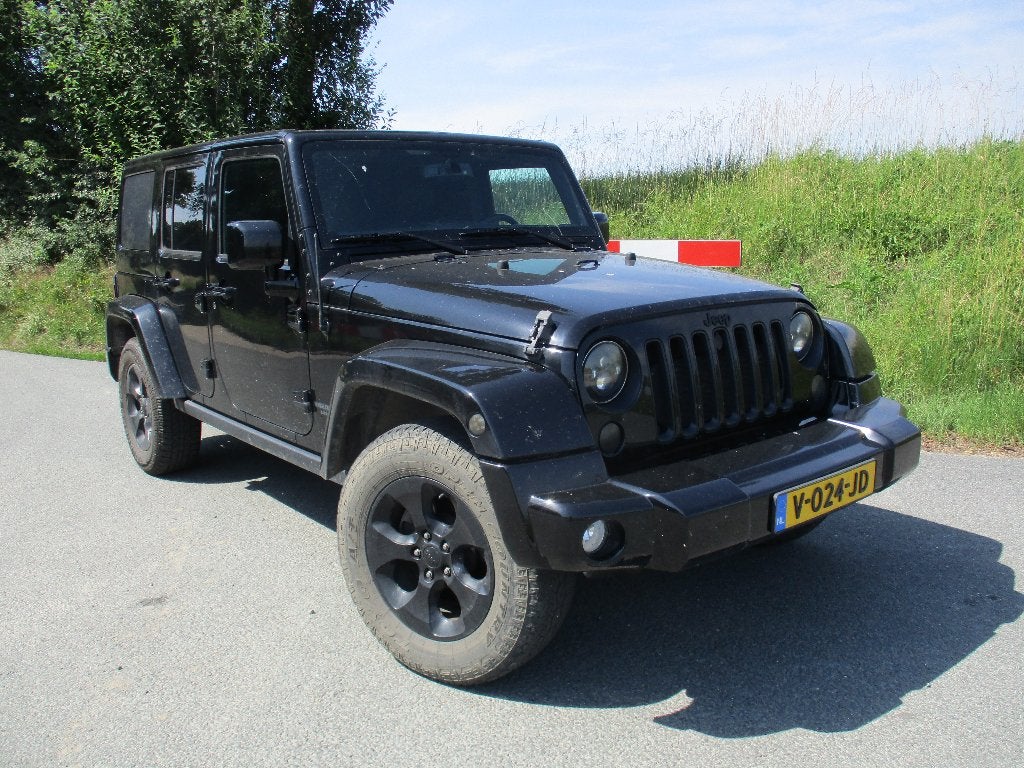 Te koop hele fijn Jeep Wrangler diesel uit 2017 165.000 km, Auto's, Bestelauto's, 4 cilinders, Leder en Stof, Zwart, Diesel
