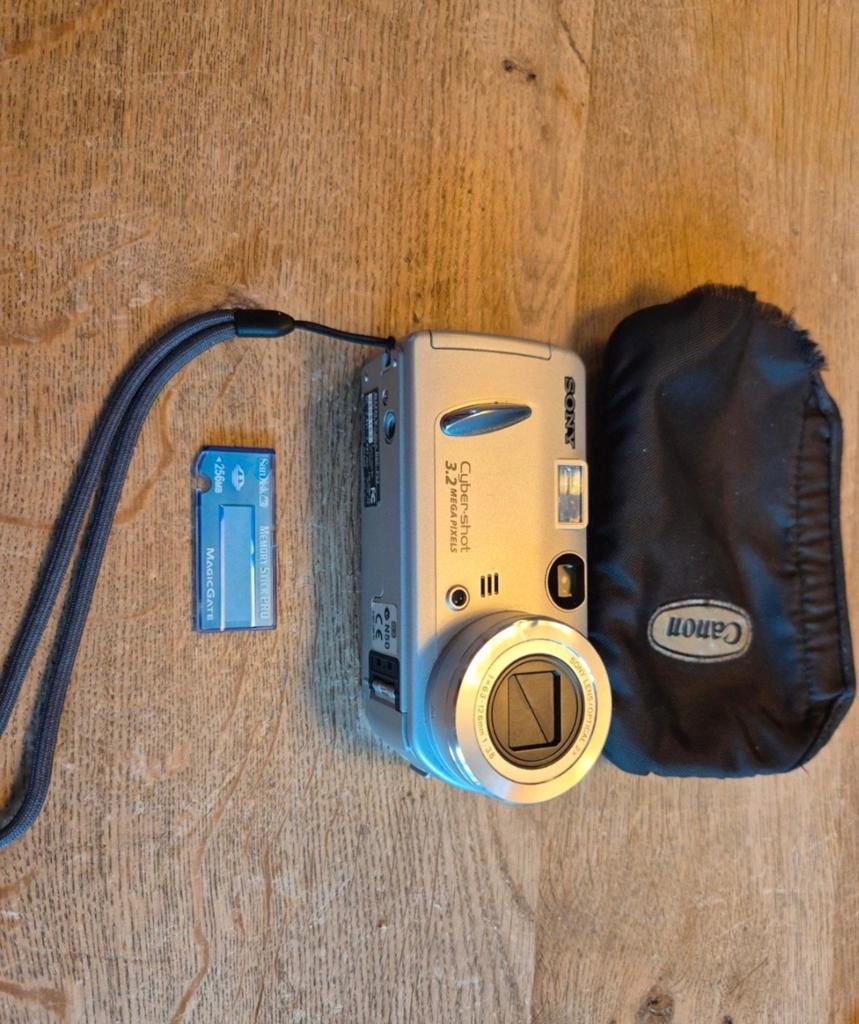 Sony Cyber-shot DSC-P52 - Compacte Digitale Camera Y2K, Gebruikt, Compact, Ophalen of Verzenden, Sony