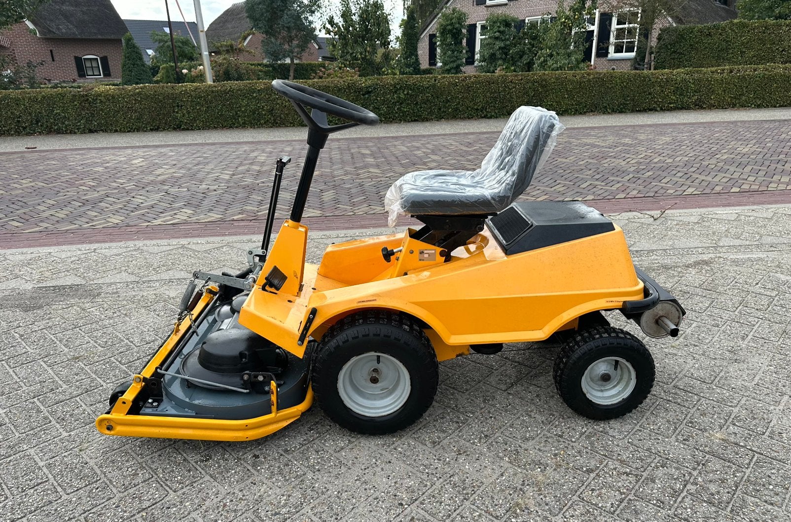 Stiga met nieuw maaidek, Ophalen of Verzenden, Zo goed als nieuw
