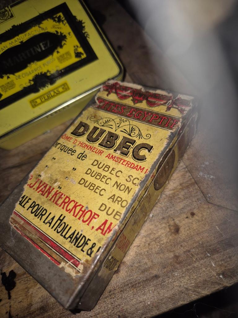 Vintage blikken doosje Dubec sigaretten, Verzamelen, Ophalen of Verzenden, Gebruikt, Overige, Overige merken