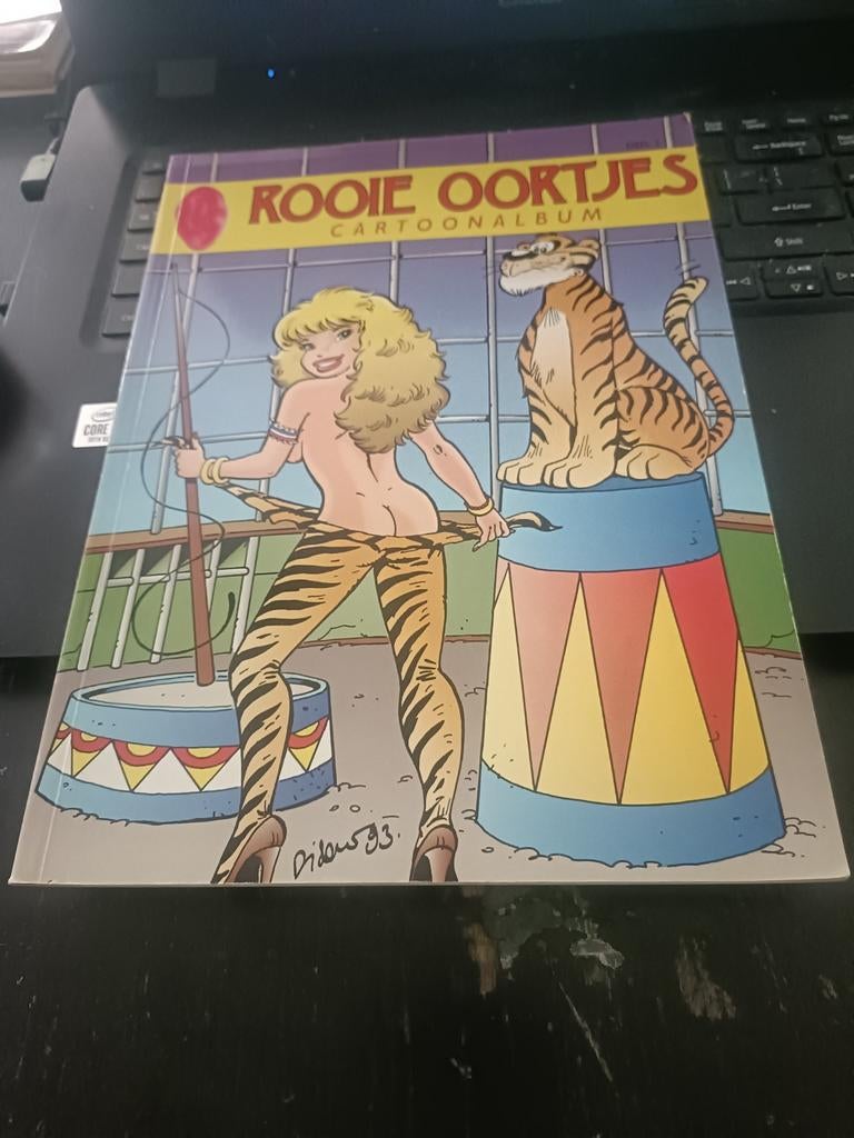 Rooie Oortjes Cartoonalbum - Humoristisch Stripboek, Boeken, Stripboeken, Eén stripboek, Ophalen of Verzenden, Gelezen, Didero