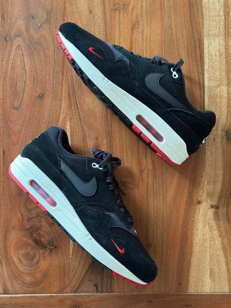 10,5/44,5 Nike Air Max 1 Bred Mini Swoosh DS, Zwart, Nieuw, Ophalen of Verzenden, Sneakers of Gympen